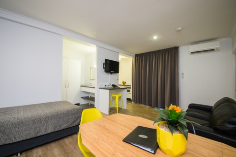 Glenmore Palms Motel - Holiday Sunshine Coast 0