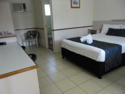 Banjo Paterson Motor Inn & Restaurant - Sunshine Coast Tourism 1