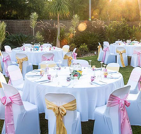 Picnic Bay Hotel - Holiday Sunshine Coast