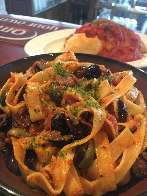 Eat-a-Pizza - Holiday Sunshine Coast 2