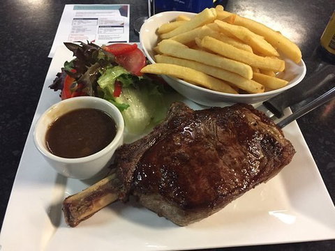 Sporties Steak & Grill - Holiday Sunshine Coast 0