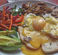 Cafe Cavell - Holiday Sunshine Coast