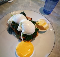 Machine Laundry Cafe - Holiday Sunshine Coast