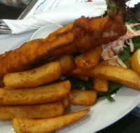 Queens Head Cafe Bar - Holiday Sunshine Coast