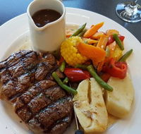 Snug Tavern - Holiday Sunshine Coast