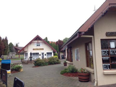 Alpenrose Lakeside Bistro & Bar - Sunshine Coast Tourism 0