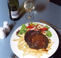Bridge Hotel Bistro - Holiday Sunshine Coast