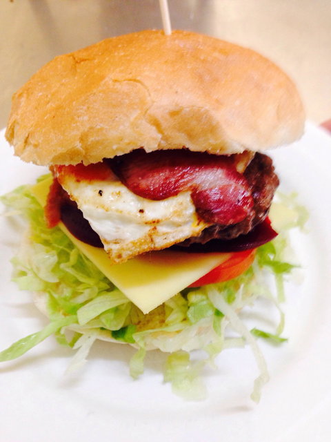 Burger Me! - Sunshine Coast Tourism 2