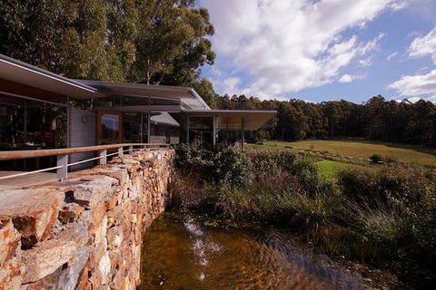Five Bob Cafe - Holiday Sunshine Coast 0