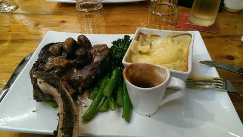 JB O'Reillys Tavern - Holiday Sunshine Coast 0