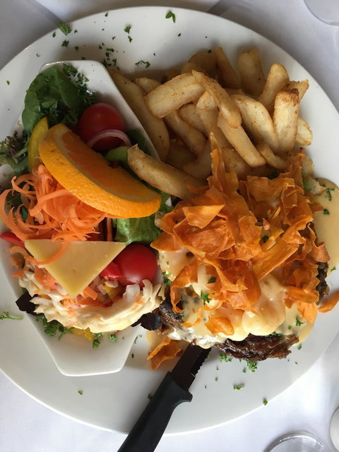 Maloneys Restaurant - Holiday Sunshine Coast 9