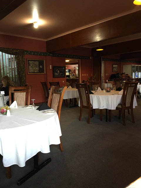 Maloneys Restaurant - Holiday Sunshine Coast 5