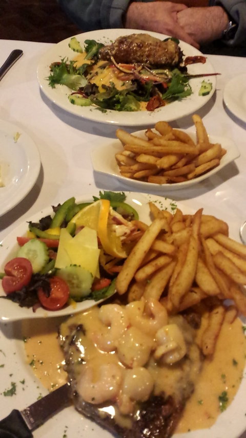 Maloneys Restaurant - Holiday Sunshine Coast 7