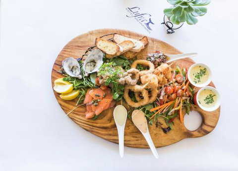 Pavement Restaurant At Lufra Hotel And Apartments - Sunshine Coast Tourism 0