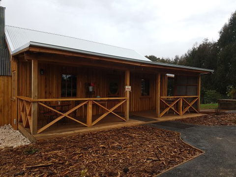 Thistle Hut - Sunshine Coast Tourism 0