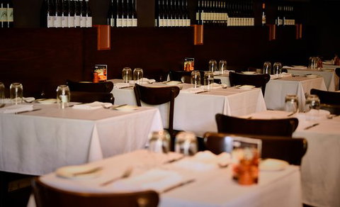 Must Winebar - Holiday Sunshine Coast 0