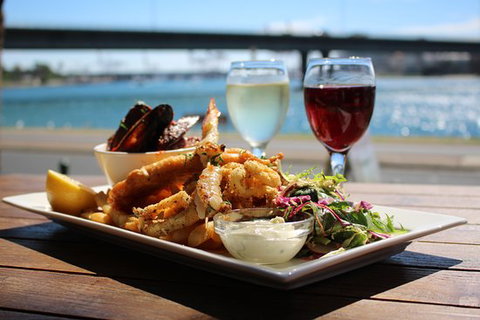 The Left Bank - Holiday Sunshine Coast 0