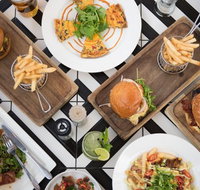 The Northshore Tavern - Holiday Sunshine Coast