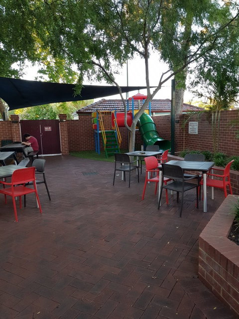 The Bistro At The Bayswater Hotel - Holiday Sunshine Coast 6