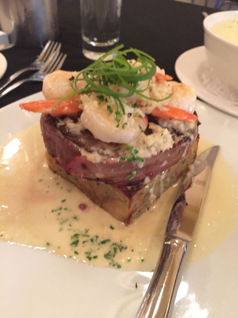Eljays Restaurant At Comfort Inn Bay Of Isles - Holiday Sunshine Coast 8