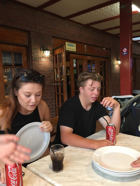 Sheffield's Bar & Restaurant - Sunshine Coast Tourism 3