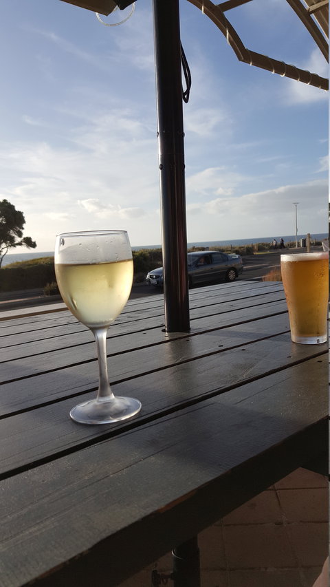 The Hollow Beach Bar And Grill - Sunshine Coast Tourism 9