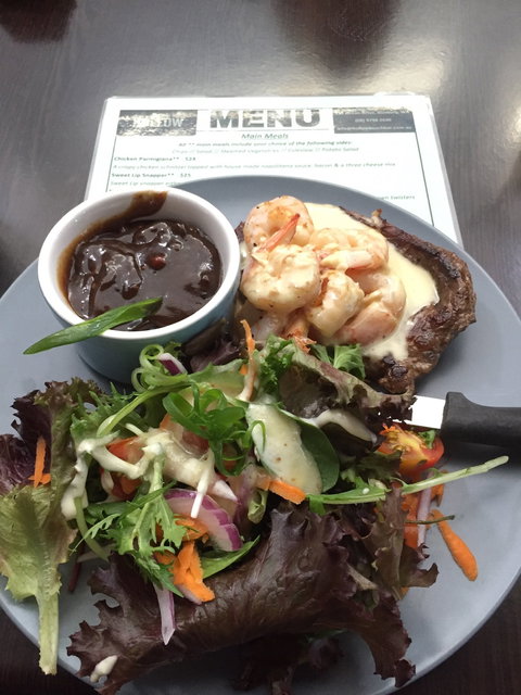 The Hollow Beach Bar And Grill - Sunshine Coast Tourism 1