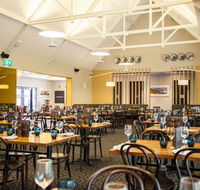 The Ship Inn - Holiday Sunshine Coast
