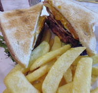 Eaton Tavern - Holiday Sunshine Coast