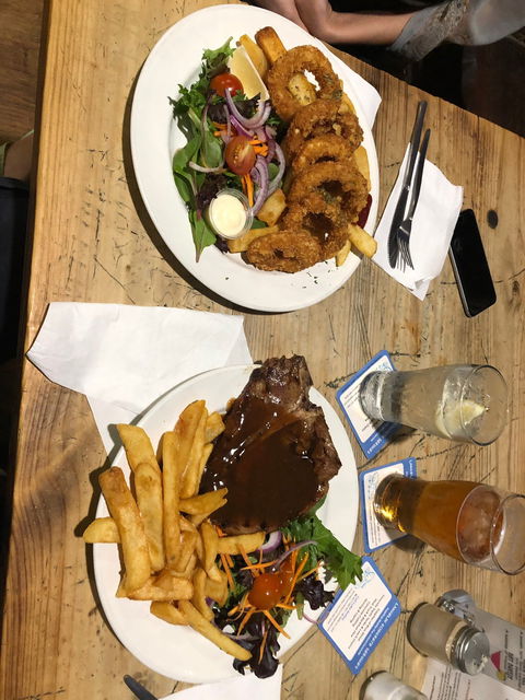 Endeavour Tavern - Holiday Sunshine Coast 2