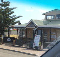 Toun Beach Cafe - Holiday Sunshine Coast