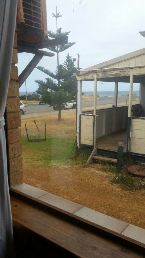 Toun Beach Cafe - Holiday Sunshine Coast 2