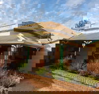 Jennacubbine Tavern - Sunshine Coast Tourism