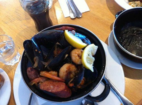 Henley Beach Hotel - Sunshine Coast Tourism 0