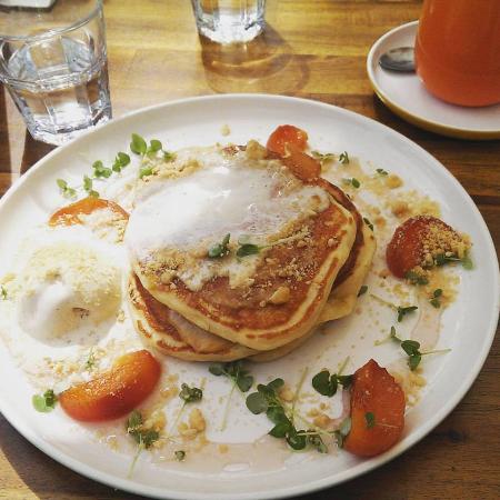 Rosey's - Holiday Sunshine Coast 0