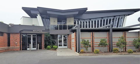 The Highlander Hotel - Sunshine Coast Tourism 0