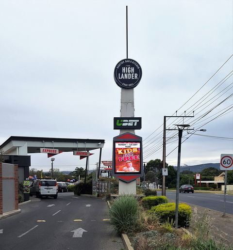 The Highlander Hotel - Sunshine Coast Tourism 2