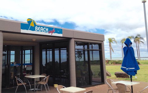 Beach Cafe - Holiday Sunshine Coast 0
