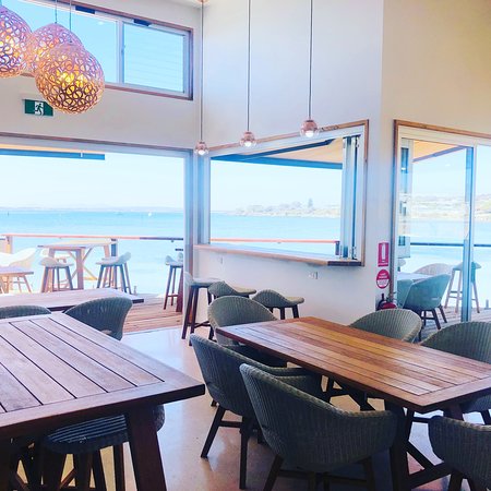 Oyster HQ - Holiday Sunshine Coast 0