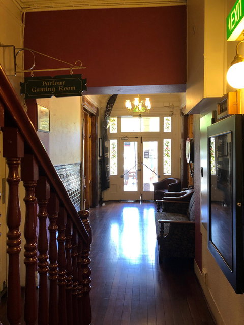 The Aldgate Pump Hotel - Holiday Sunshine Coast 1