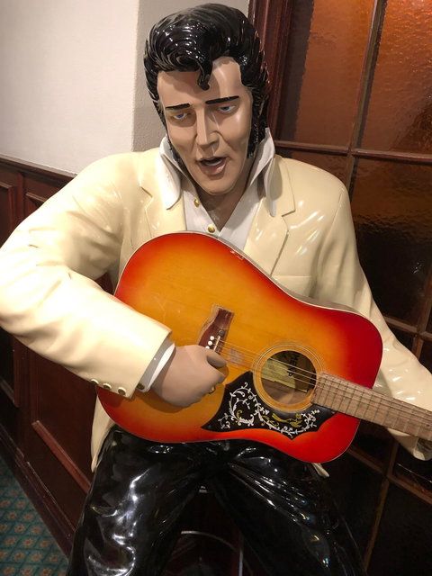 The Aldgate Pump Hotel - Holiday Sunshine Coast 2