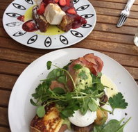 The Low Road Cafe - Holiday Sunshine Coast