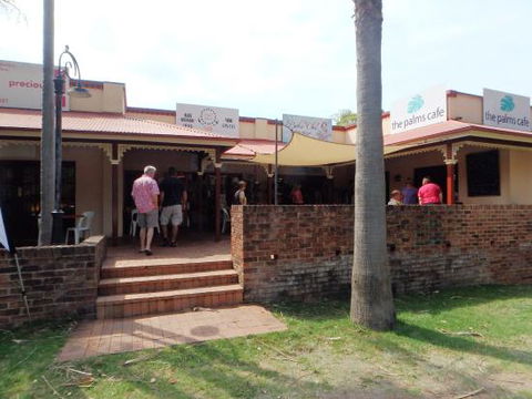 The Palms Cafe - Sunshine Coast Tourism 0