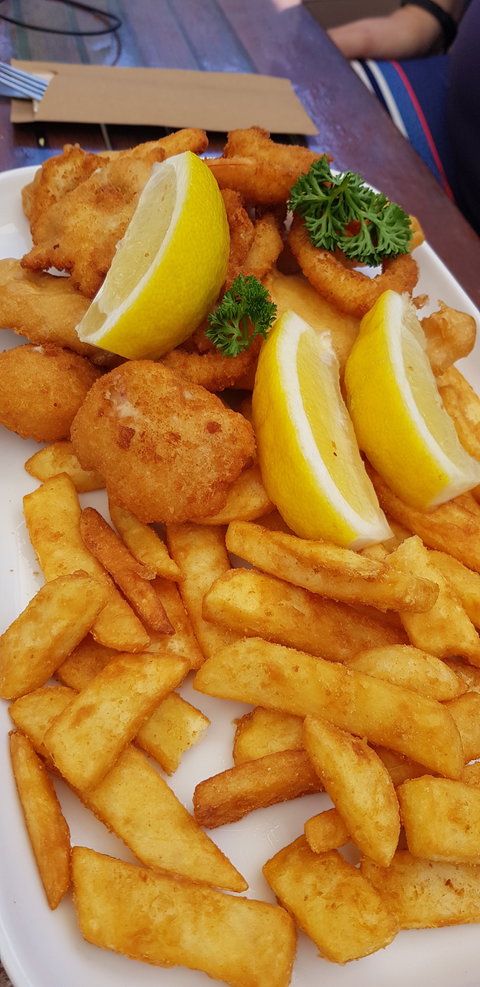 Debbie's Seafood & Deb's Fish Cafe - Holiday Sunshine Coast 3