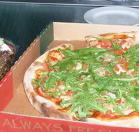 Santini Pizza e Cucina - Holiday Sunshine Coast