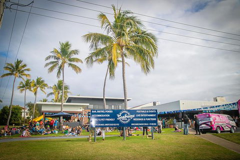 SEABREEZE HOTEL - Sunshine Coast Tourism 0