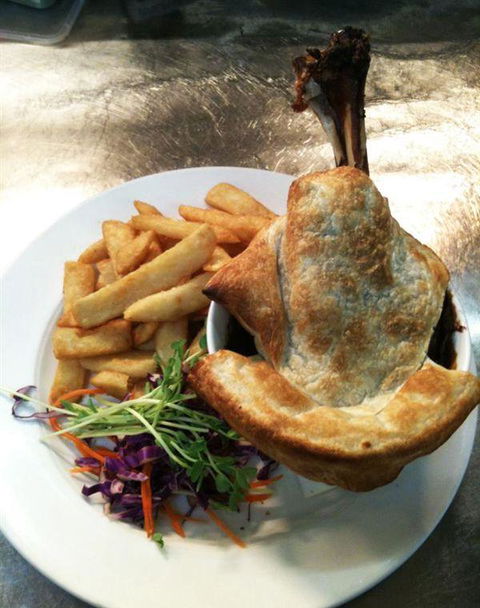 Nicholsons Bar And Grill - Holiday Sunshine Coast 11