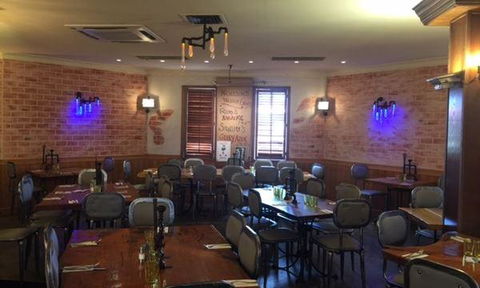 Nicholsons Bar And Grill - Holiday Sunshine Coast 3