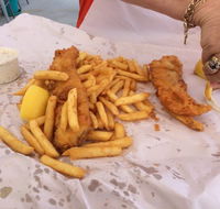 Birds Fish Bar - Bowen Fishermans Seafood Company PTY. LTD. - Sunshine Coast Tourism