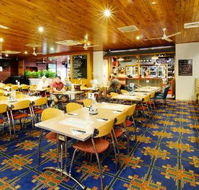 Coutts Commercial Tavern - Holiday Sunshine Coast